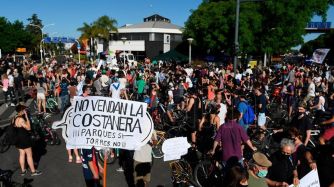 Caravana por venta de predios en Costanera