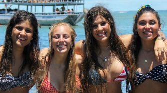 Las amigas que chocaron rumbo a la costa en fin de semana largo: a la izquierda Charo Alvarez Amado y Sofía Duró, las víctimas fatales.