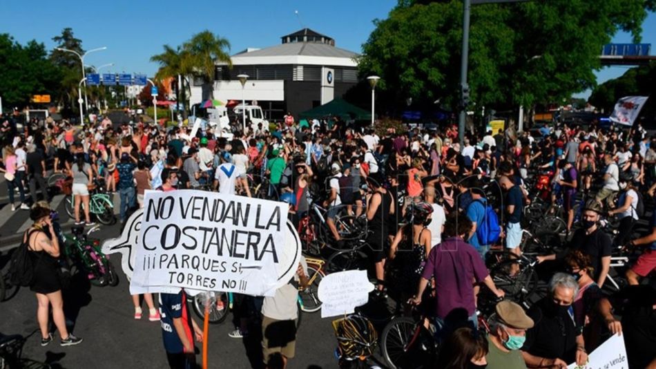 Caravana por venta de predios en Costanera