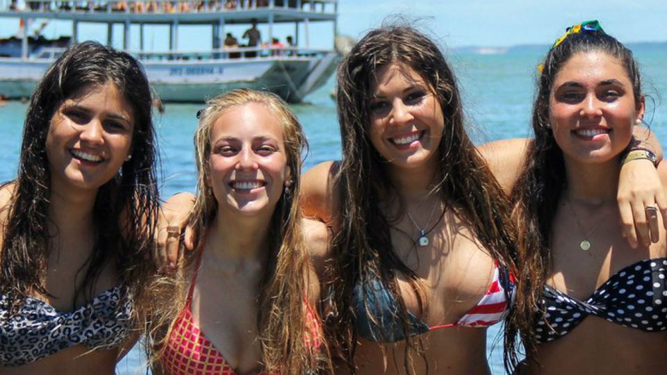 Las amigas que chocaron rumbo a la costa en fin de semana largo: a la izquierda Charo Alvarez Amado y Sofía Duró, las víctimas fatales.