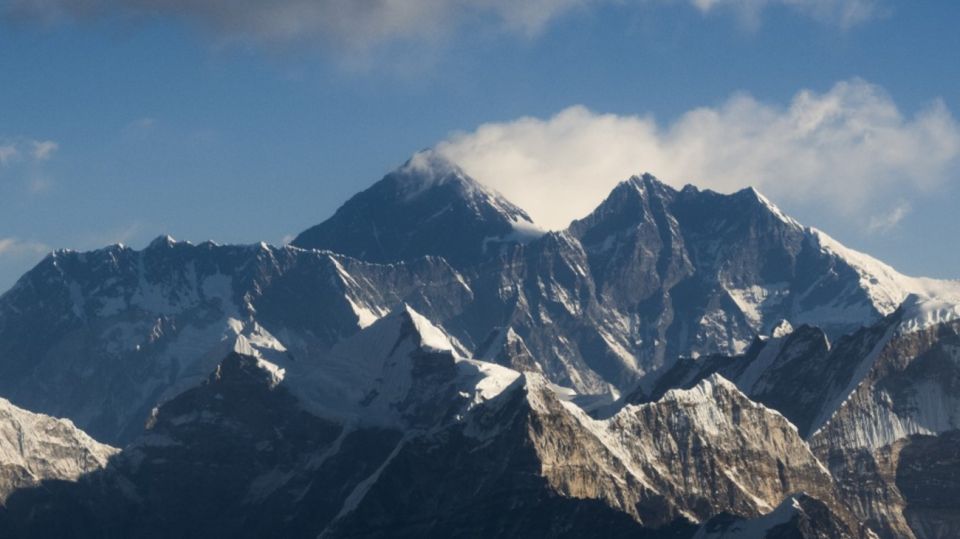 Everest contaminado con microplásticos
