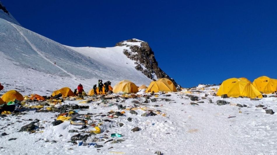Everest contaminado con microplásticos 2