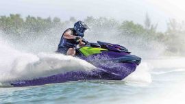 El nuevo diseño del casco aumenta el dominio de la moto en giros cerrados y la optimización del centro de gravedad mejora la navegación en oleaje.