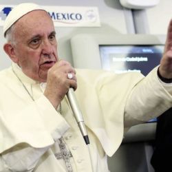 El Papa Francisco en una de sus giras. | Foto:DPA