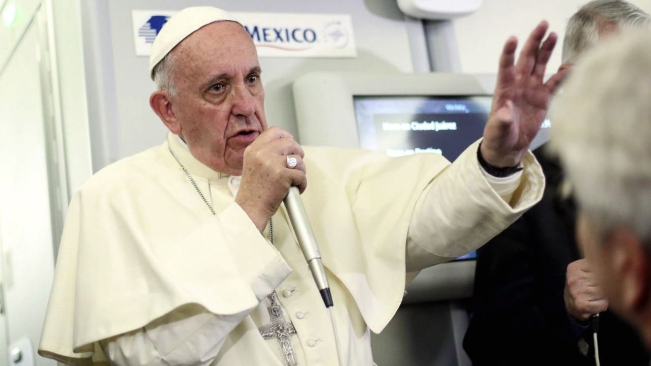 El Papa Francisco en una de sus giras. | Foto:DPA