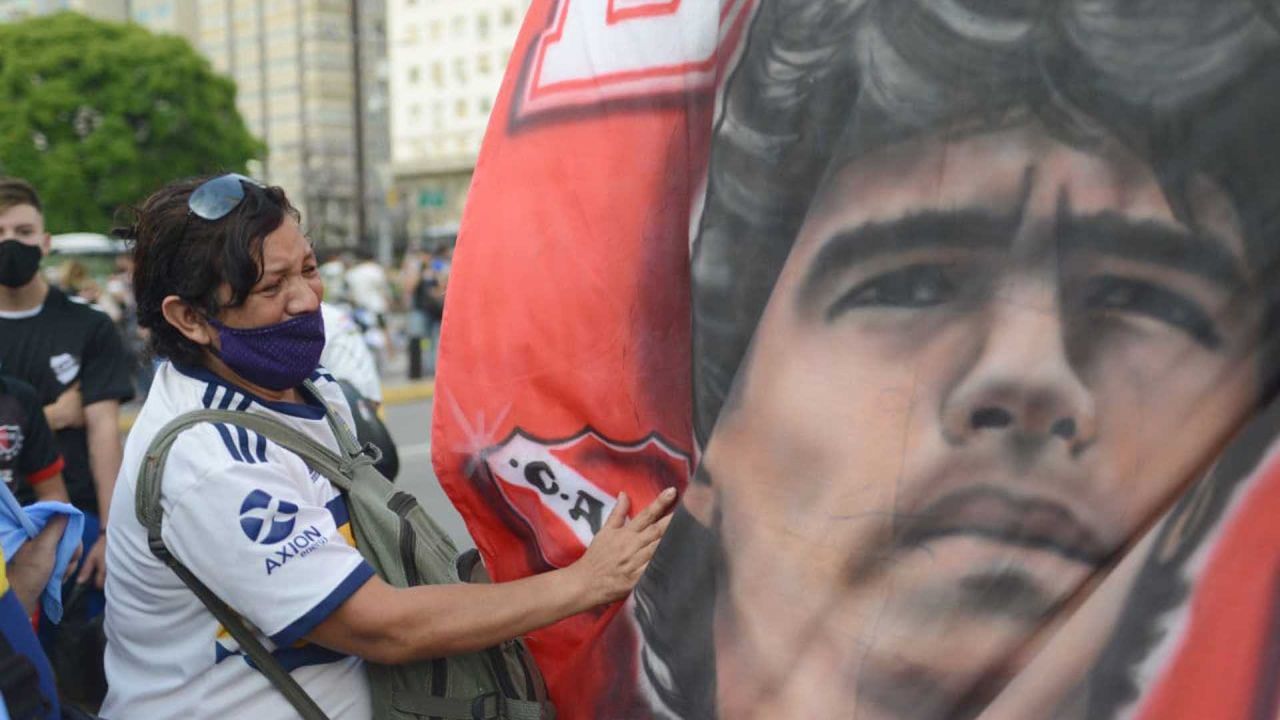 Muere Diego Armando Maradona, portales de Buenos Aires preparándose para despedirlo. | Foto:Pablo Cuarterolo