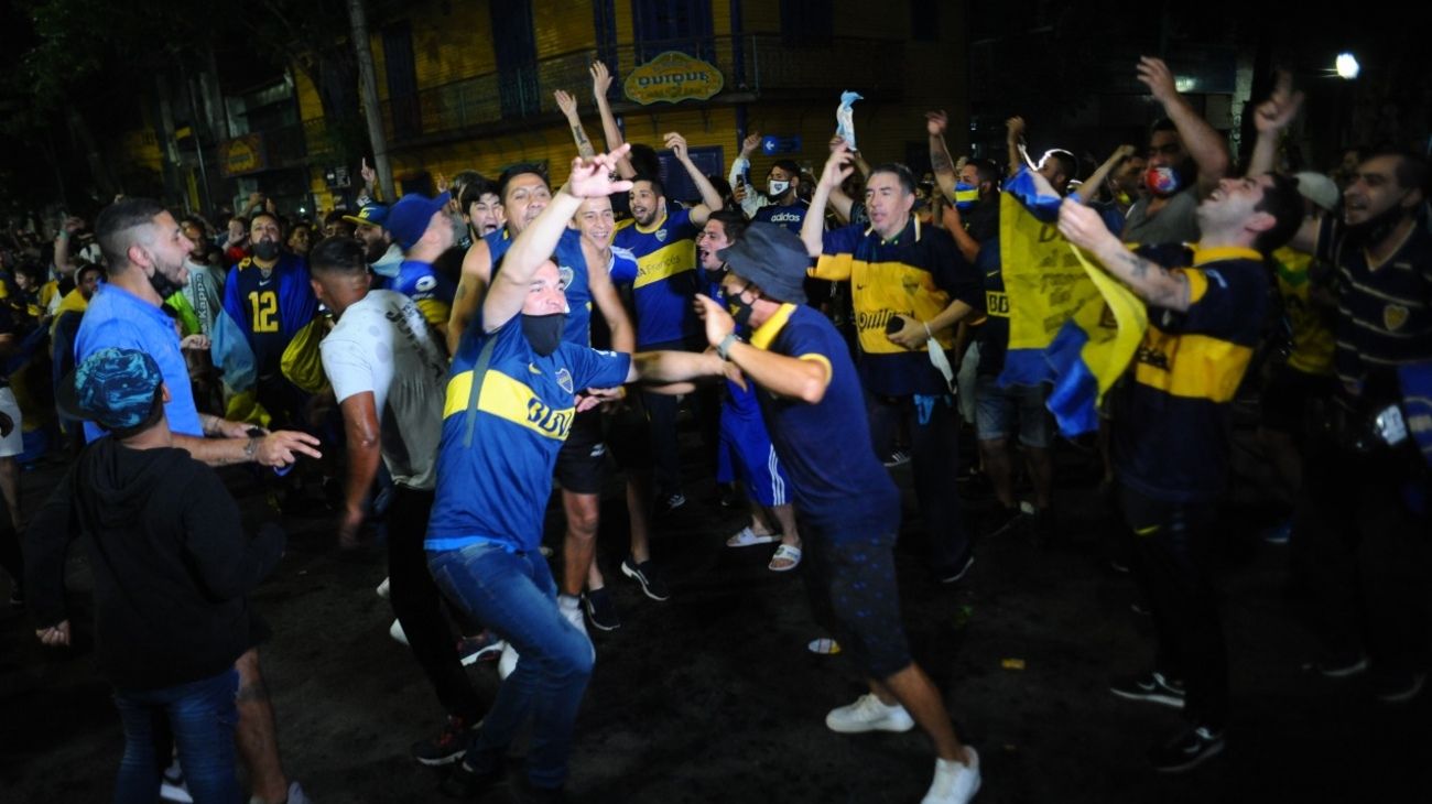 Miles de ciudadanos dieron el último adiós a la leyenda del fútbol argentino