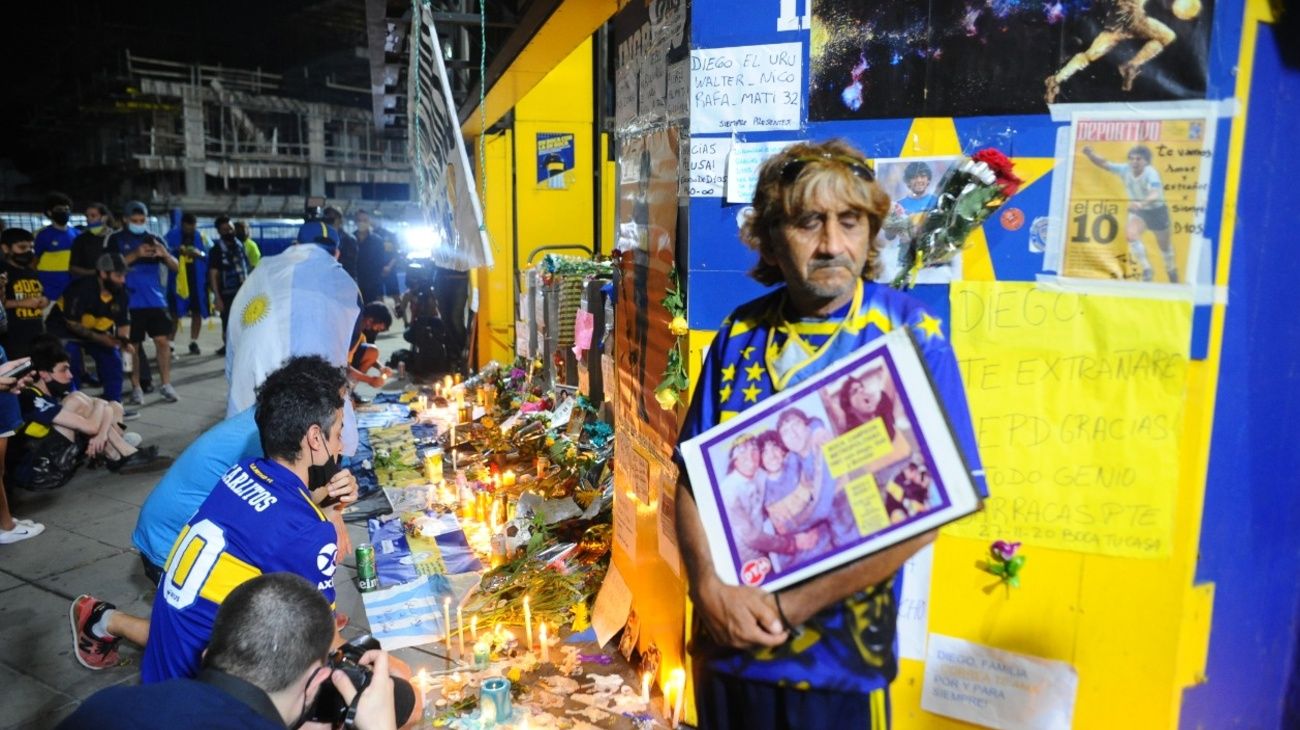 Miles de ciudadanos dieron el último adiós a la leyenda del fútbol argentino