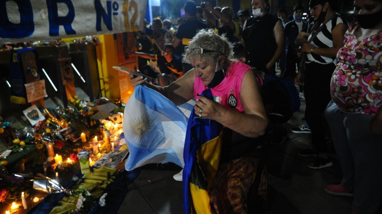 Miles de ciudadanos dieron el último adiós a la leyenda del fútbol argentino