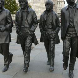 En el centro de Liverpool se levanta una estatua con las cuatro figuras de sus más grandes hijos pródigos.