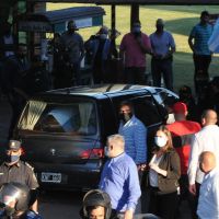 Maradona: despedida íntima en el cementerio