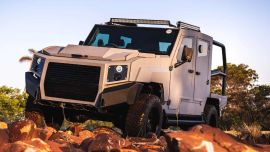 La ultima creación de SVI se destaca a primera vista por su enorme parrilla y las ruedas de gran tamaño.