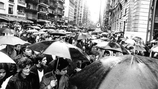 FUNERAL DE PERÓN. El líder político murió el 1º de julio de 1974 a los 78 años. Su cuerpo fue velado durante dos días en el Congreso por donde pasaron un estimado de 200.000 personas.