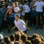 Maradona en Pinamar en 1996, fotografiado por Cabezas.