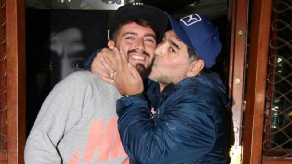 Diego Junior junto a Maradona