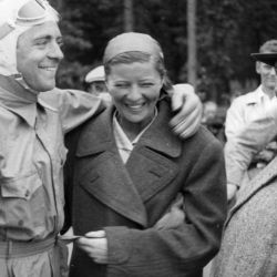 Benhorn se casó, en 1936, con el corredor de autos alemán Bernd Rosemeyer que iba a fallecer dos años más tarde.