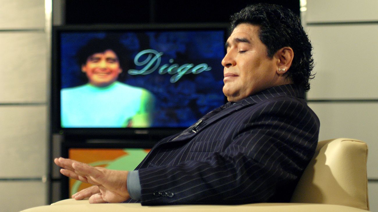 Recorrida por los últimos años en la vida de Maradona.