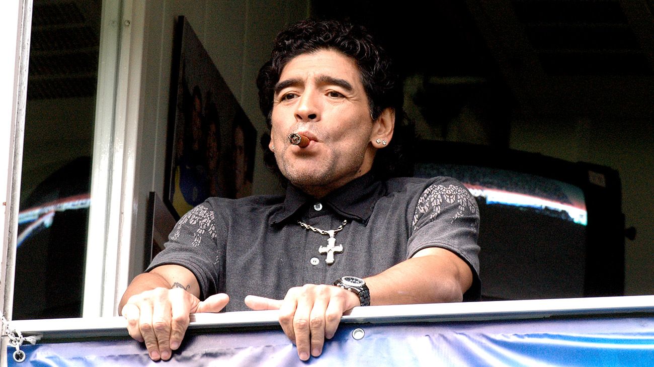 Recorrida por los últimos años en la vida de Maradona.