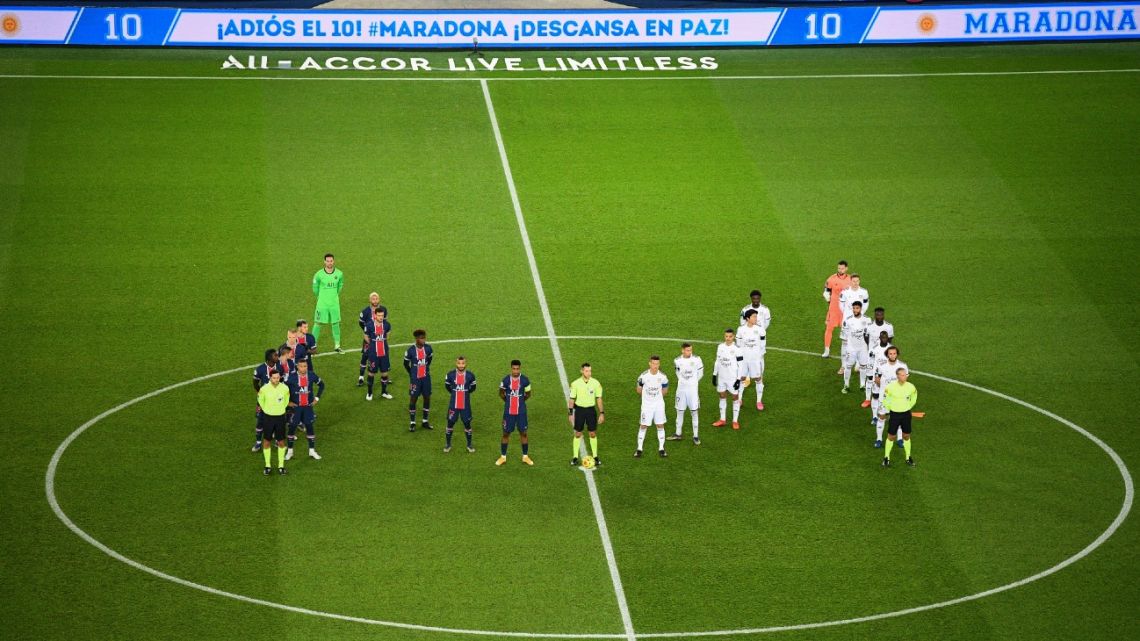 Players from both teams and referees form a M to pay homage to the late Argentinian football legend Diego Maradona during the French L1 football match between Paris Saint-Germain (PSG) and Girondins de Bordeaux (FCGB) at the Parc de Princes stadium in Paris on November 28, 2020. 