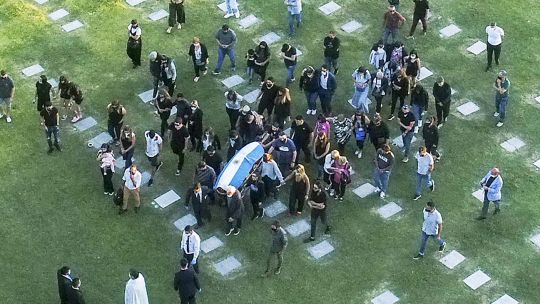 Despedida. Diego había sido operado el 3 de noviembre de un hematoma subdural. Ocho días después recibió el alta y siguó el tratamiento en el country San Andrés, donde el miércoles falleció.