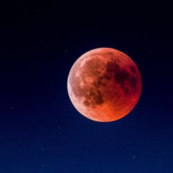 Eclipse de luna llena en Géminis