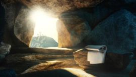 En el interior del lugar hay una escalera hecha en la roca junto a una de las paredes que conduce a un segundo piso o habitación plana.