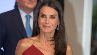 Letizia Ortiz muestra sus canas al natural con este nuevo estilo