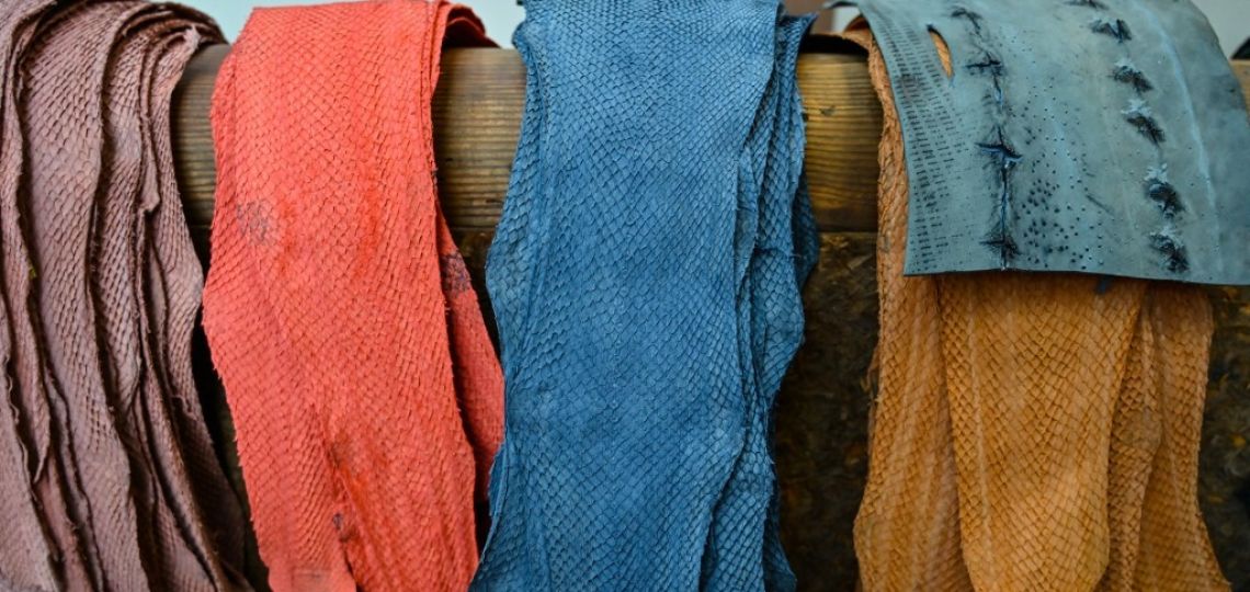 Una marca parisina utiliza piel de pescado para crear bolsos y accesorios 