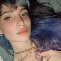 El jugado topless de Brenda Asnicar desde la cama de su casa