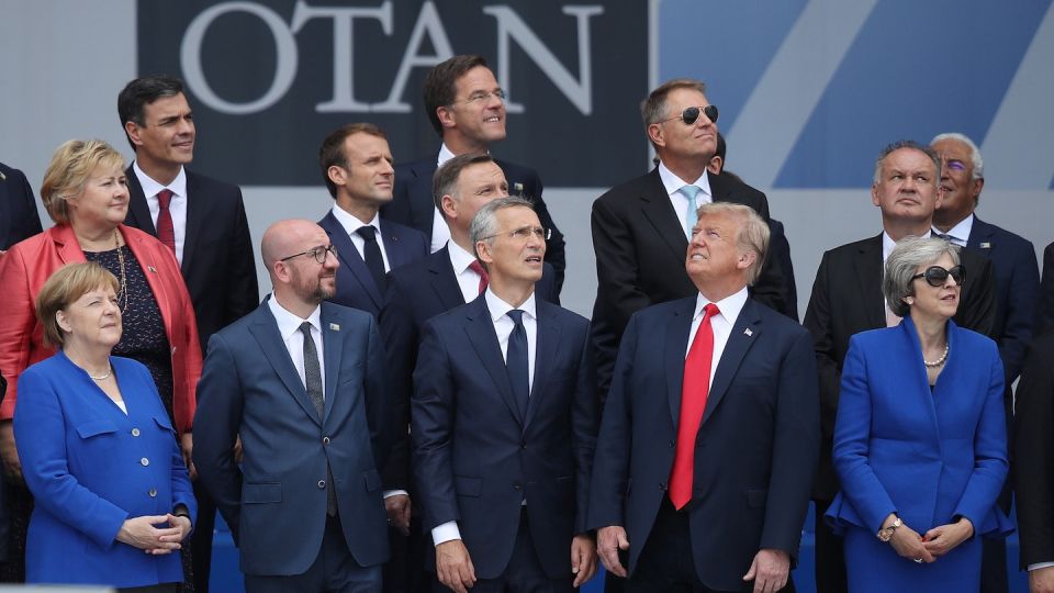 Para el otro lado. Una imagen que simboliza la relación de Trump con sus aliados occidentales.