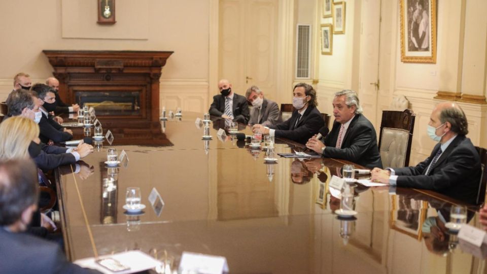Alberto Fernández recibió a directivos de la banca pública y privada.