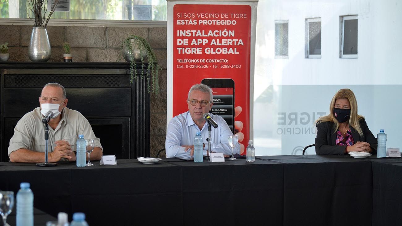 En el Centro de Operaciones Tigre (COT), el intendente Julio Zamora se reunió con el ministro de Seguridad de la Provincia de Buenos Aires, Sergio Berni y comisarias y comisarios del distrito.