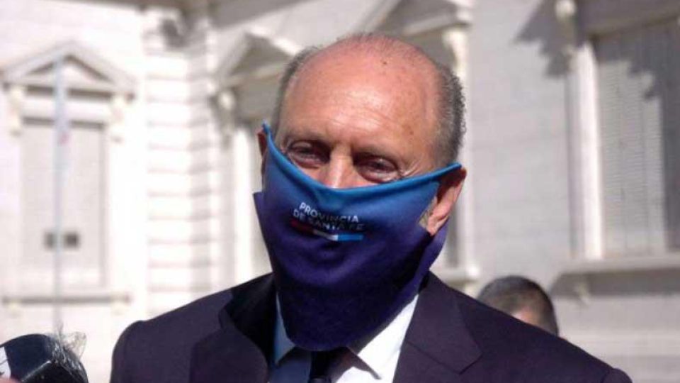 Perotti con barbijo
