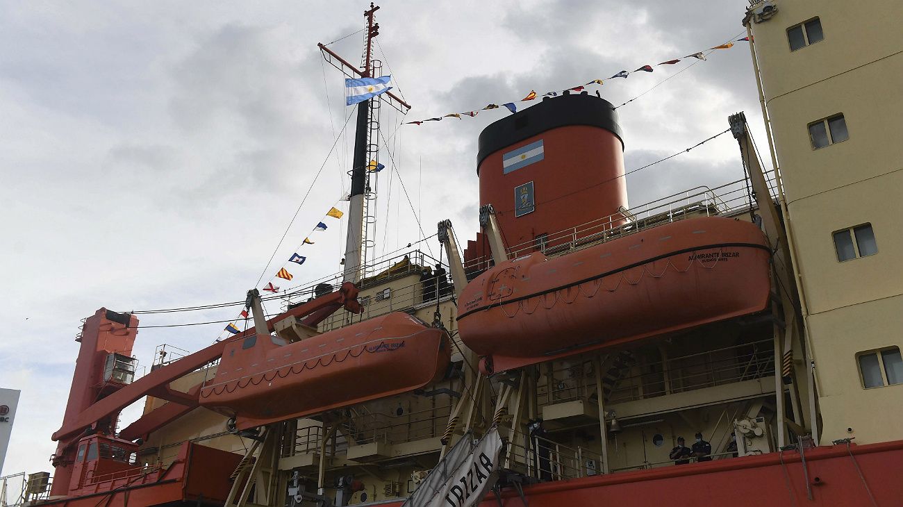 Dieron inicio a la Campaña Antártica de Verano 2020-2021. Rompehielos ARA Almirante Irízar.