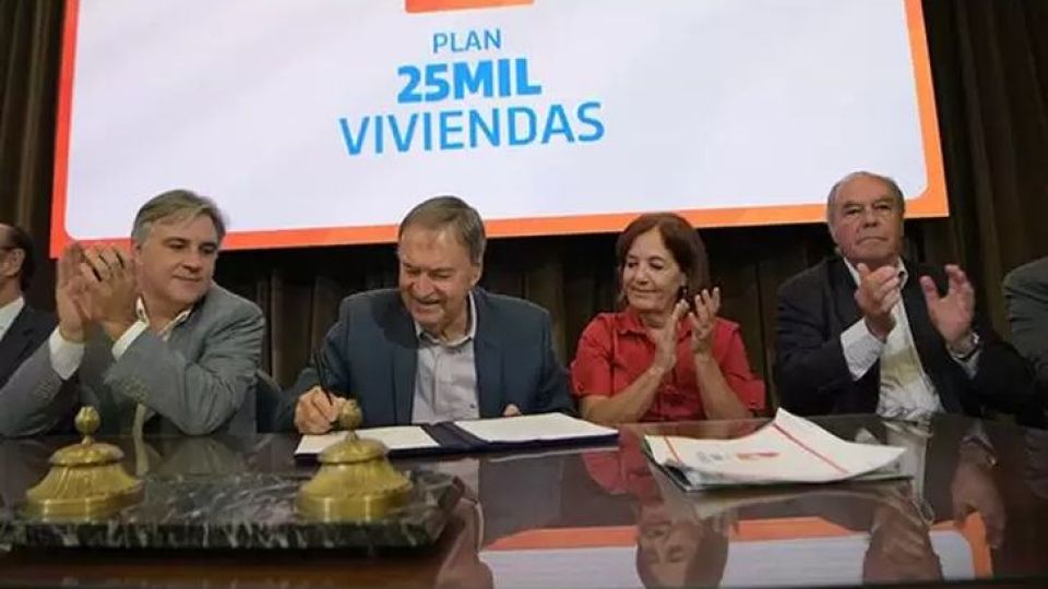 NO LLEGARON. El anuncio del Plan de 25 mil viviendas, una inversión de US$ 500 millones anunciada por la Provincia no prosperó.