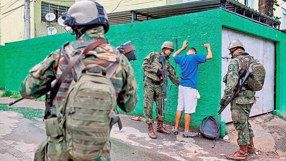 Cacheo. Lo que aparece como una constante con más fuerza en todos los países latinoamericanos es la utilización de la pandemia como excusa para ejercer un control social aun mayor.