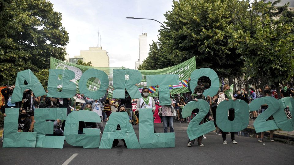 El debate sobre la legalización del aborto divide a la sociedad.