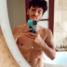 Sebastián Yatra al desnudo