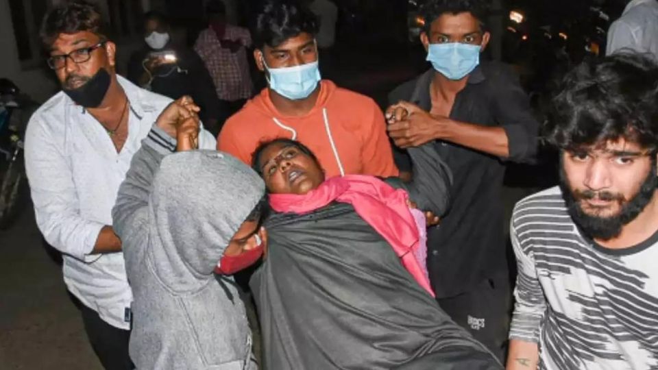 Los hospitales de Erulu (India), colapsan por una desconocida enfermedad surgida que ya infectó a 850 personas