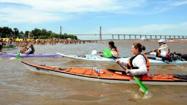 Los kayakistas rosarinos exigen medidas de seguridad para preservar sus vidas.
