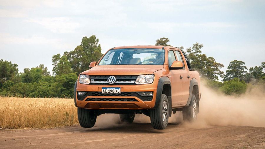 Operativo / Volkswagen Amarok V6 258 CV Comfortline / campo