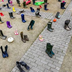 Bélgica, Bruselas: Las botas se colocan fuera del edificio de la Comisión Europea durante una protesta de la Red de Apoyo a la Agricultura Campesina (ReSAP), Agroecología en Acción, Juventud por el Clima y otras organizaciones ambientales, para denunciar la Política Agrícola Común Europea (PAC). | Foto:Laurie Dieffembacq / BELGA / DPA