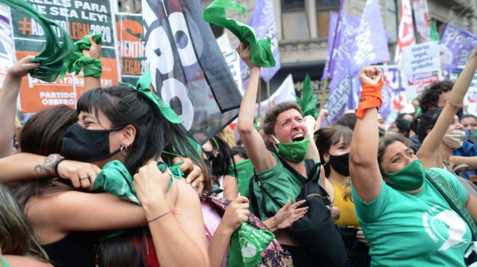 Festejos en el Congreso tras la aprobación del aborto en Diputados. Foto: Pablo Cuarterolo.