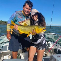 Excelente pesca de dorados y surubíes en el Paraná correntino.