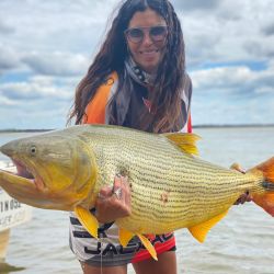 Excelente pesca de dorados y surubíes en el Paraná correntino.