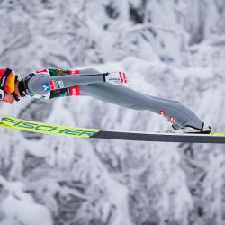 l austriaco Philipp Aschenwald salta durante la segunda ronda de prueba del evento mundial individual Men Flying Hill del Campeonato Mundial de Vuelo en Esquí FIS en Planica. | Foto:Jure Makovec / AFP