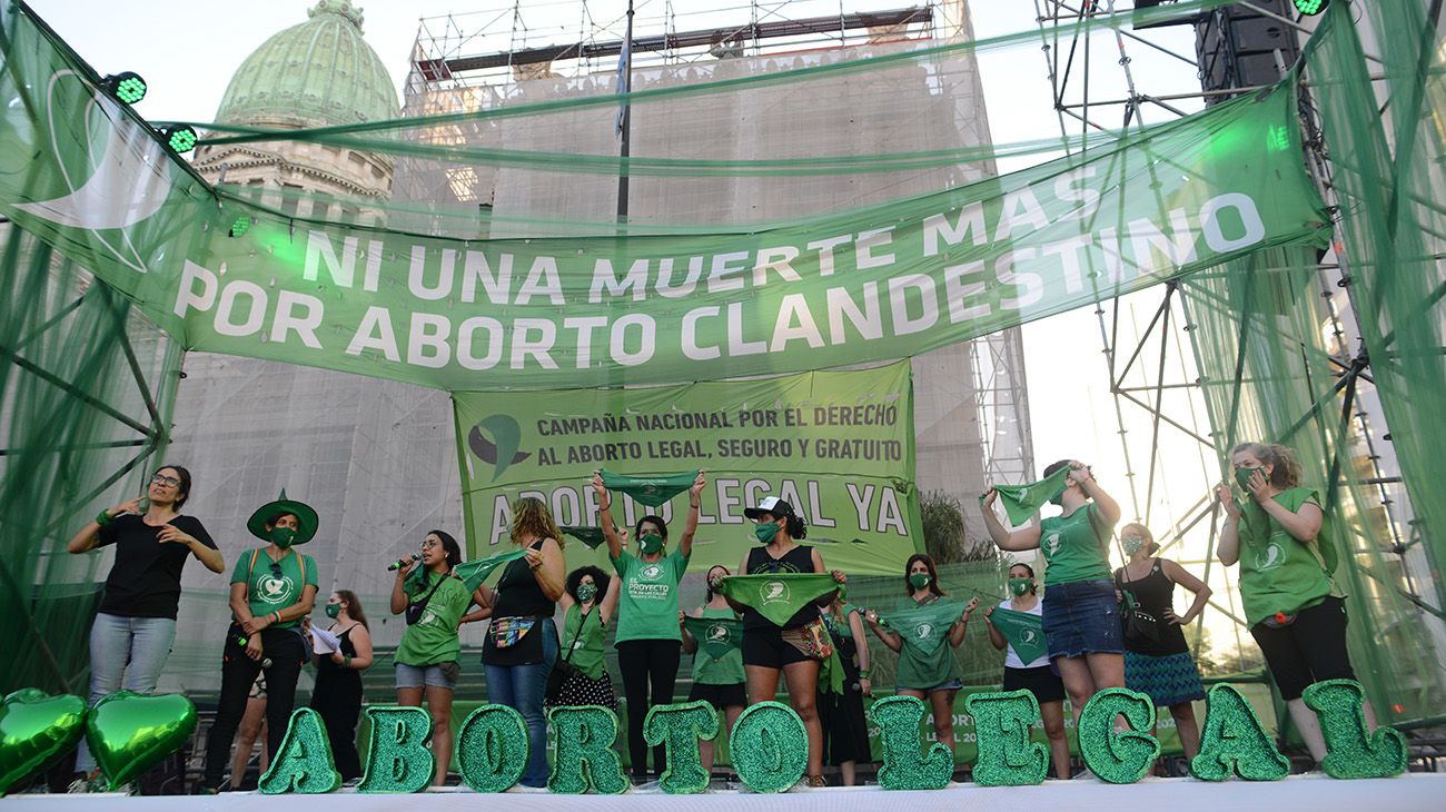 Imágenes en el contexto de la votación por el aborto en Diputados.