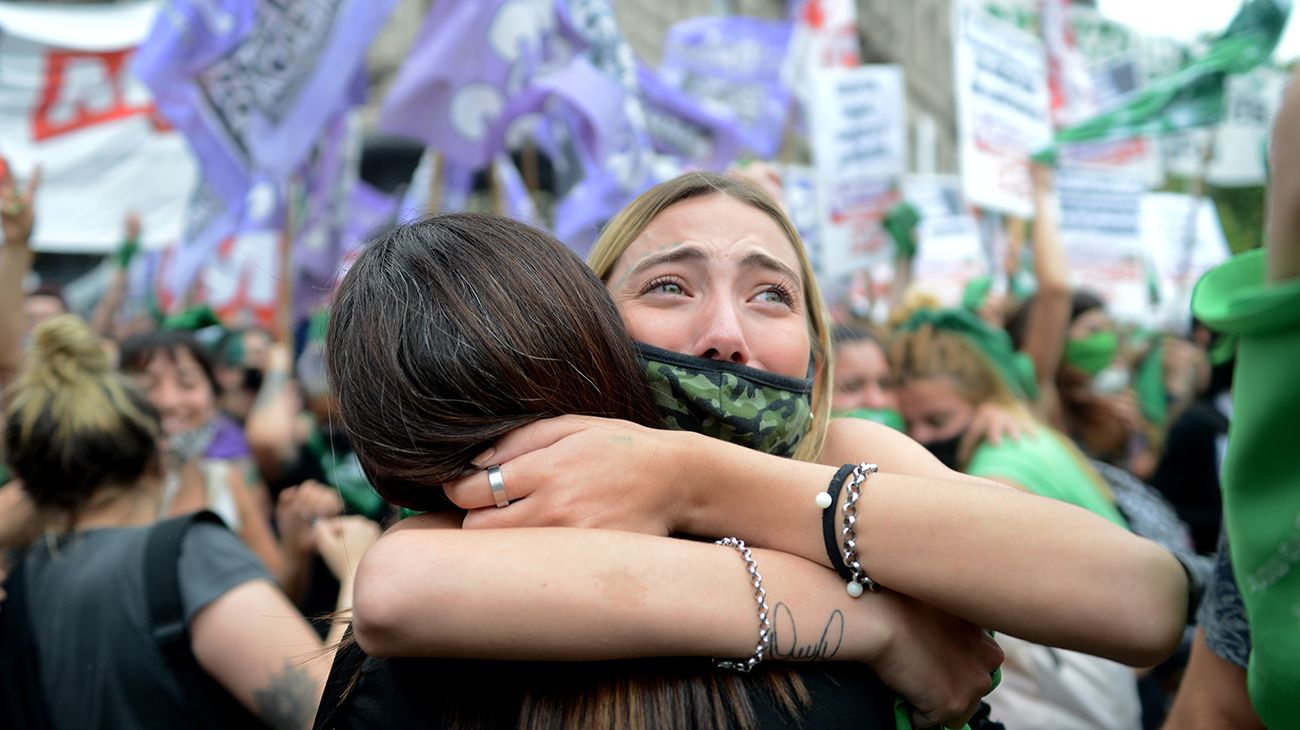 Imágenes en el contexto de la votación por el aborto en Diputados.