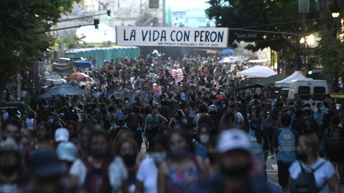 Imágenes en el contexto de la votación por el aborto en Diputados.