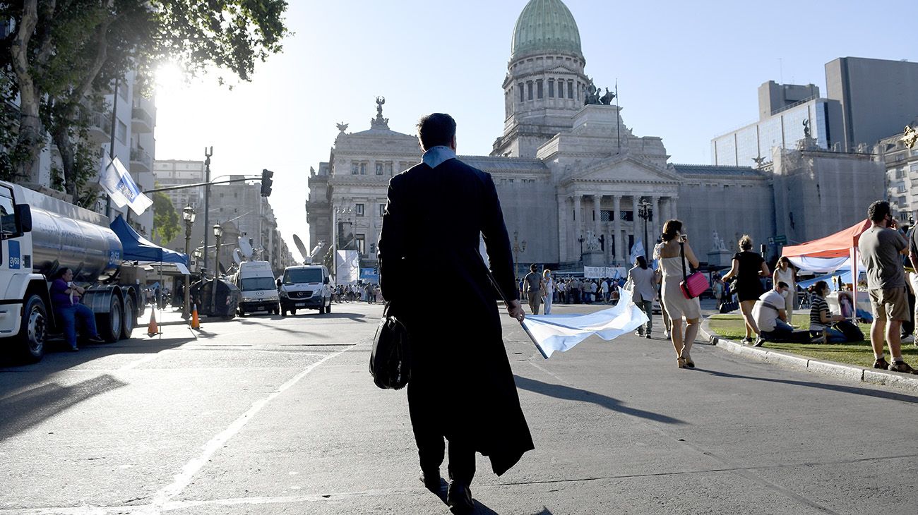 Imágenes en el contexto de la votación por el aborto en Diputados.